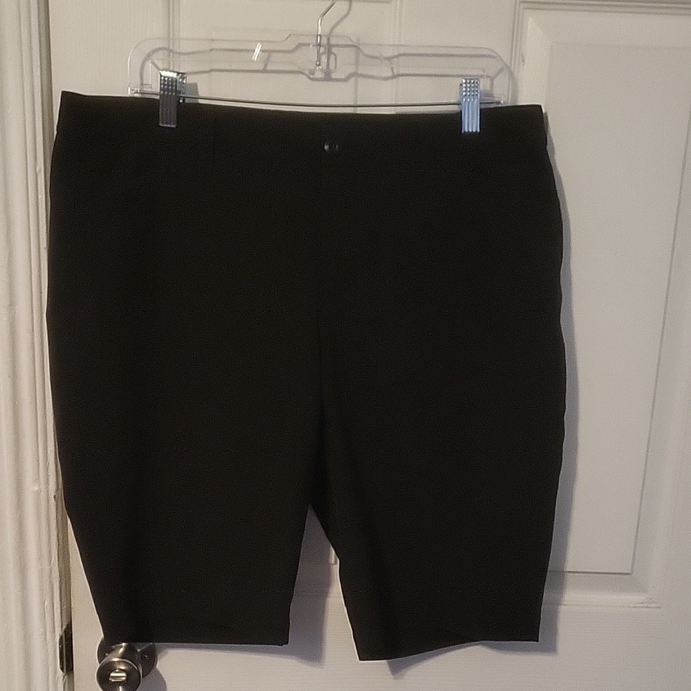 Eddie Bauer Lightweight  Bermuda Hiking Trail Shorts